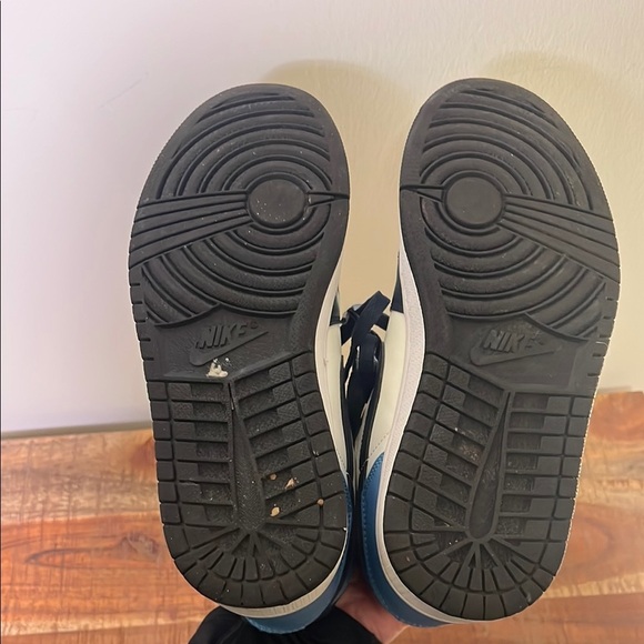 Nike Air Jordan Blue and White High-Tops, Women’s 7 - Picture 8 of 8